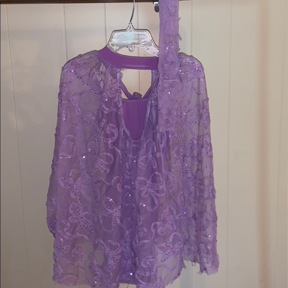 Loose lyrical costume